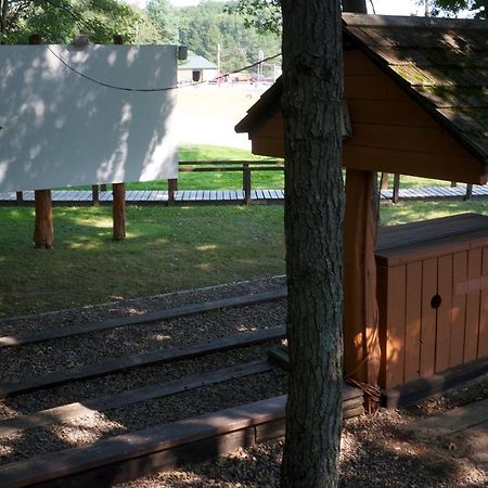 Arrowhead Camping Resort Deluxe Cabin 4 Douglas Center Exterior photo